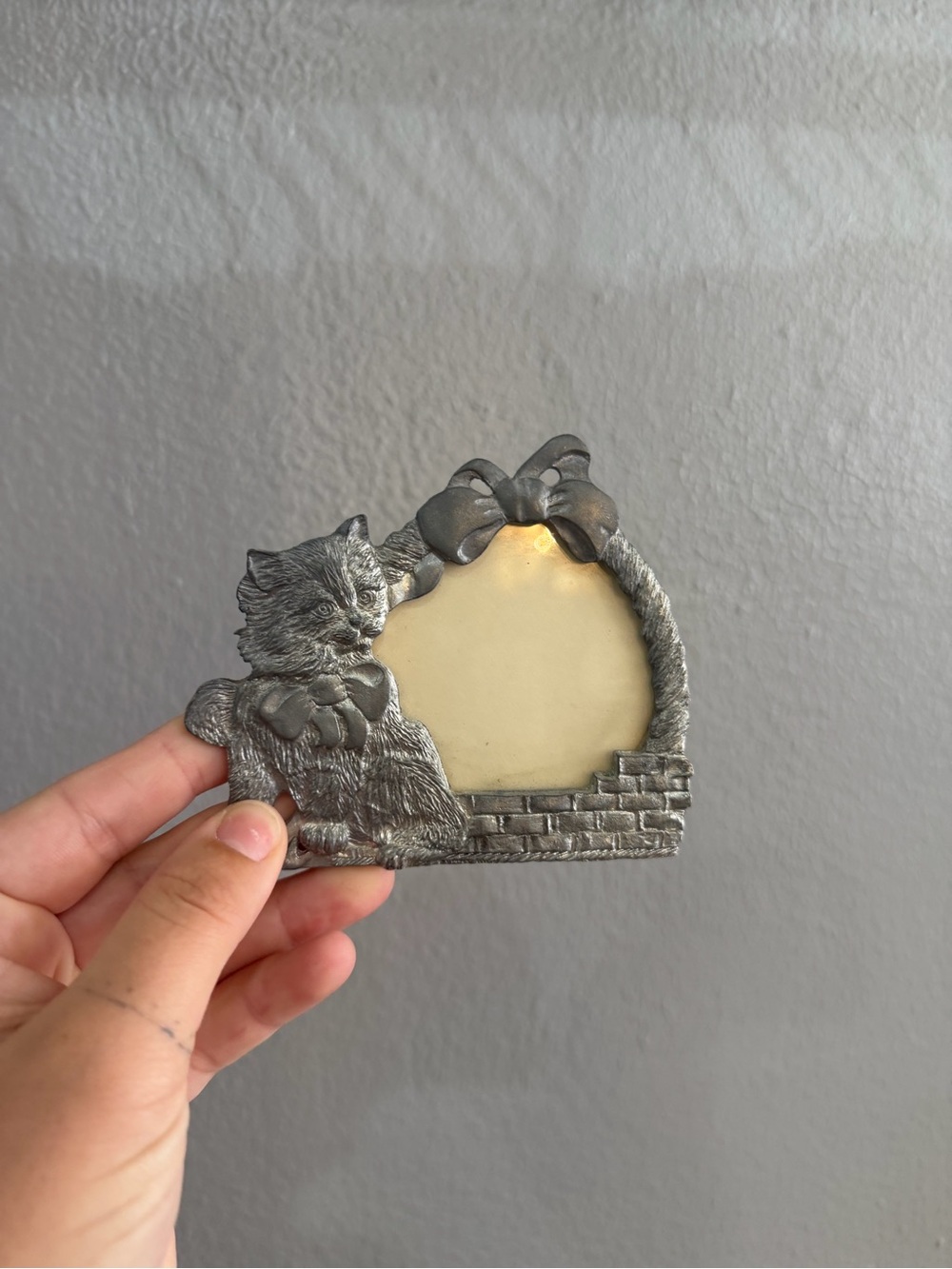 Silver Pewter Metzke Cat Decorative Wall Plaque with Cream Insert